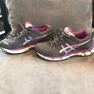 ASICS IGS Gel Forte ***BARELY WORN*** Size 8